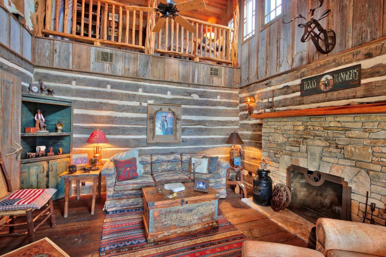 Log Cabin At Old Glory Ranch Βίλα Wimberley Εξωτερικό φωτογραφία