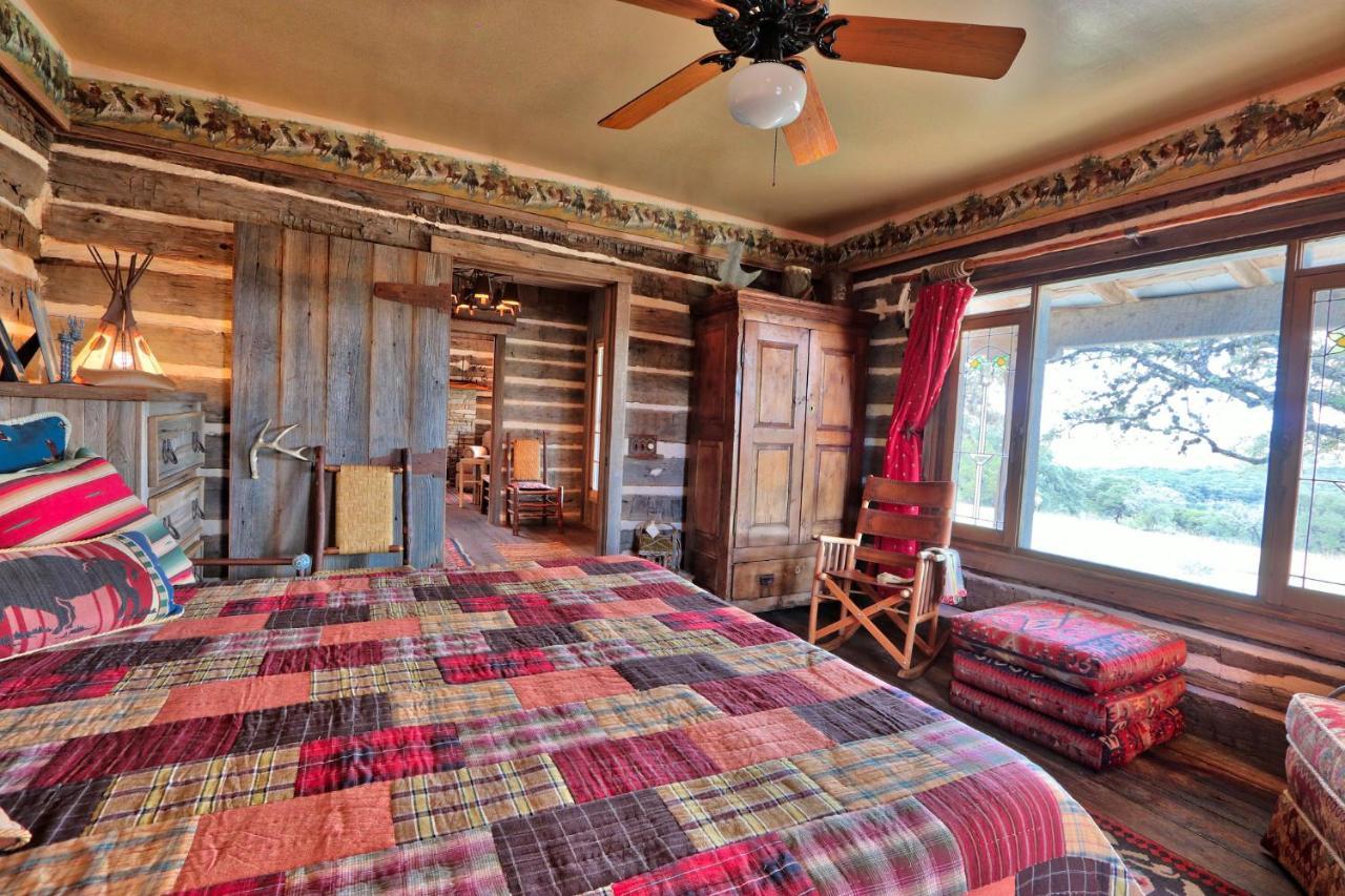 Log Cabin At Old Glory Ranch Βίλα Wimberley Εξωτερικό φωτογραφία