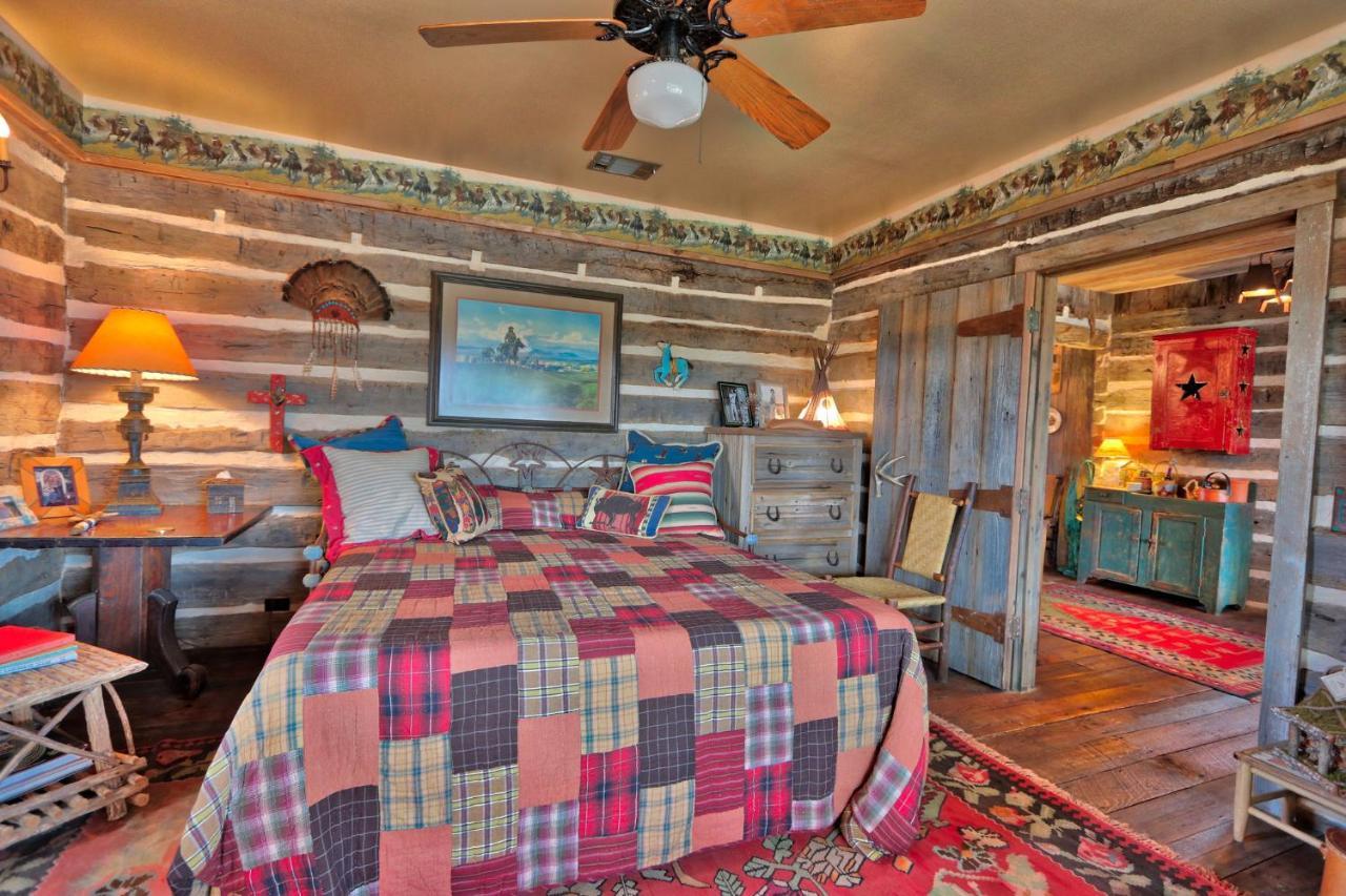 Log Cabin At Old Glory Ranch Βίλα Wimberley Εξωτερικό φωτογραφία
