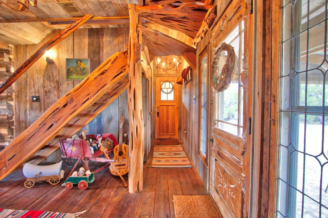 Log Cabin At Old Glory Ranch Βίλα Wimberley Εξωτερικό φωτογραφία